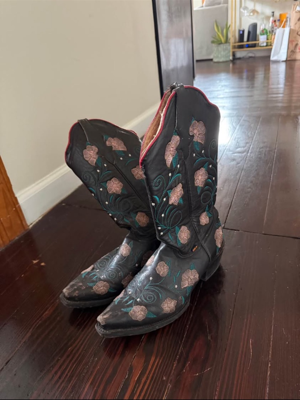 Women’s Black Embroidered Floral Cowboy Boots